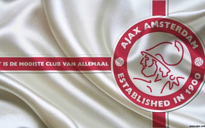 龙珠电竞独家-伊拉克队更衣室赛后第一时间